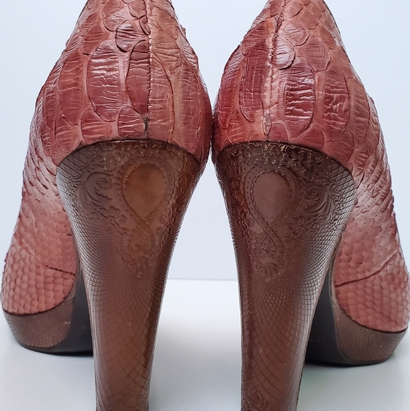 Elie Tahari - Python "Mika" Platform Pump - Picture 2 of 6